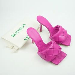 Like New BOTTEGA Sandals 