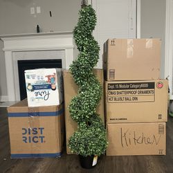 Boxwood Swivel Topiary 