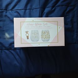 Brand New Wine Glass Set With Wine Bottle Plug