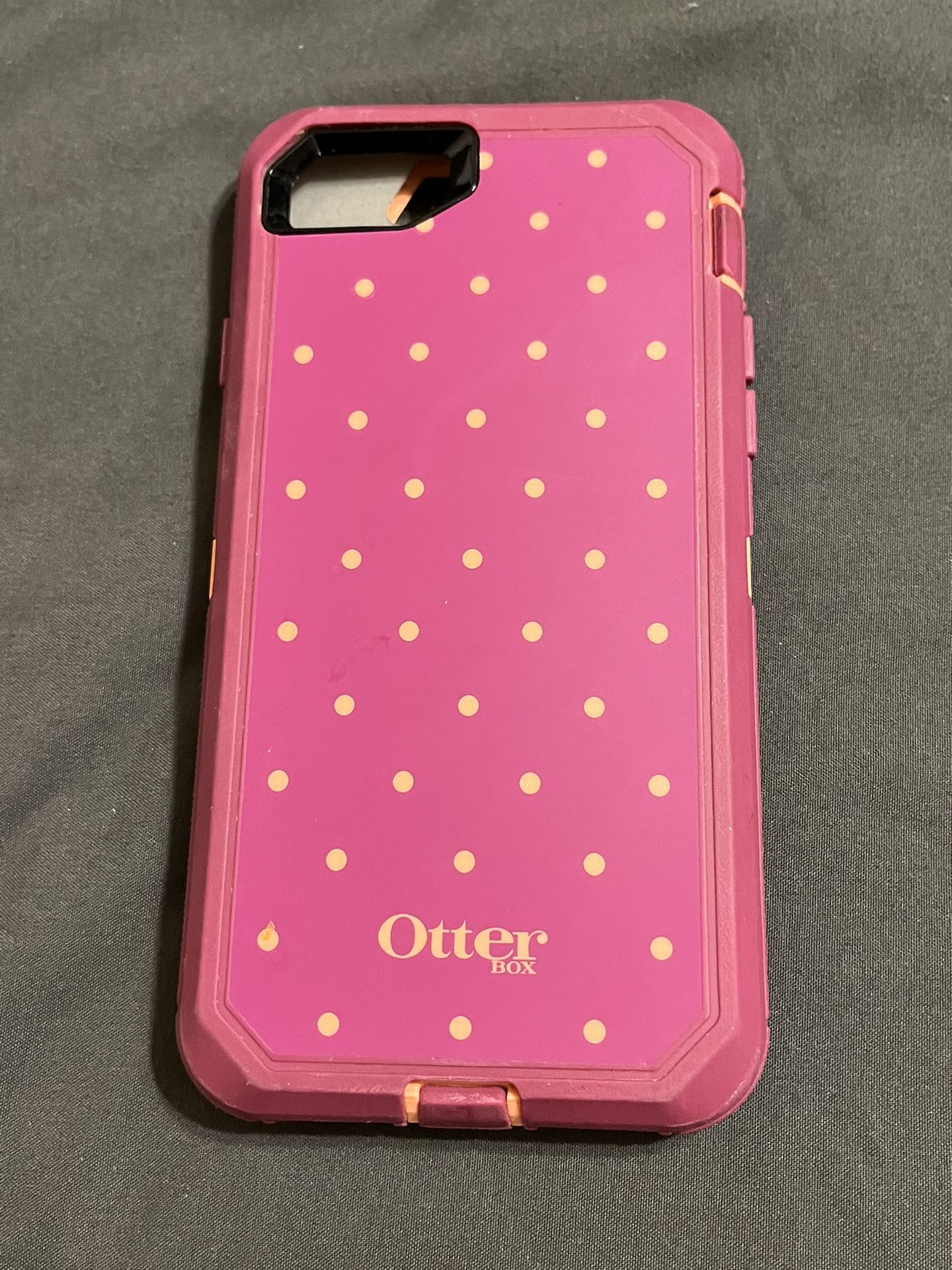 2 iPhone 7 cases Otter Box / Gold Heart $5