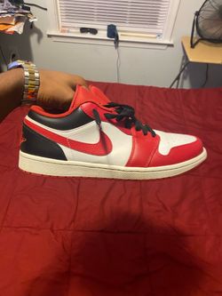 Air Jordan 1 Low Bred Toe Sneakers