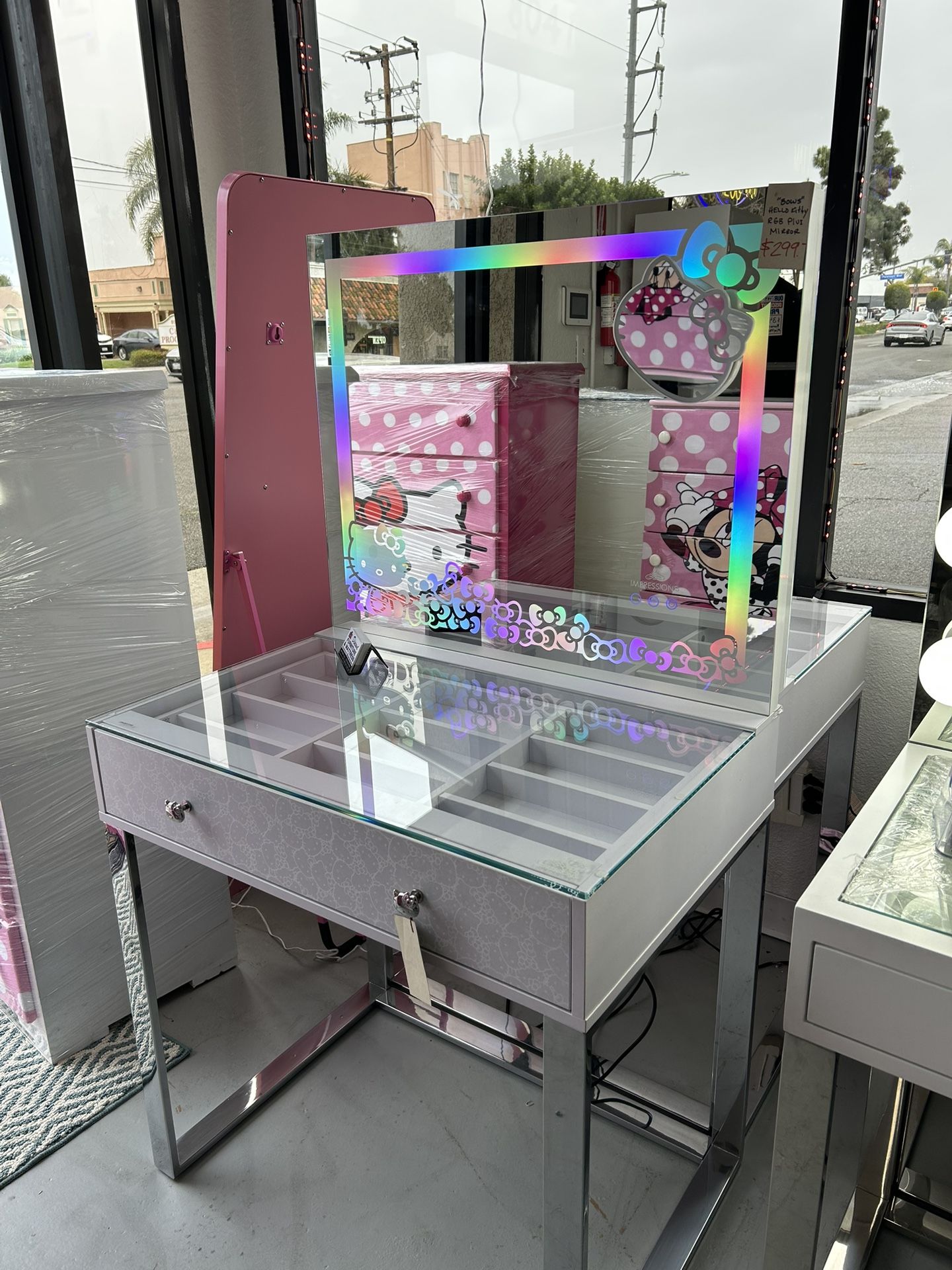 Hello Kitty Vanity And Mirror Set Kids