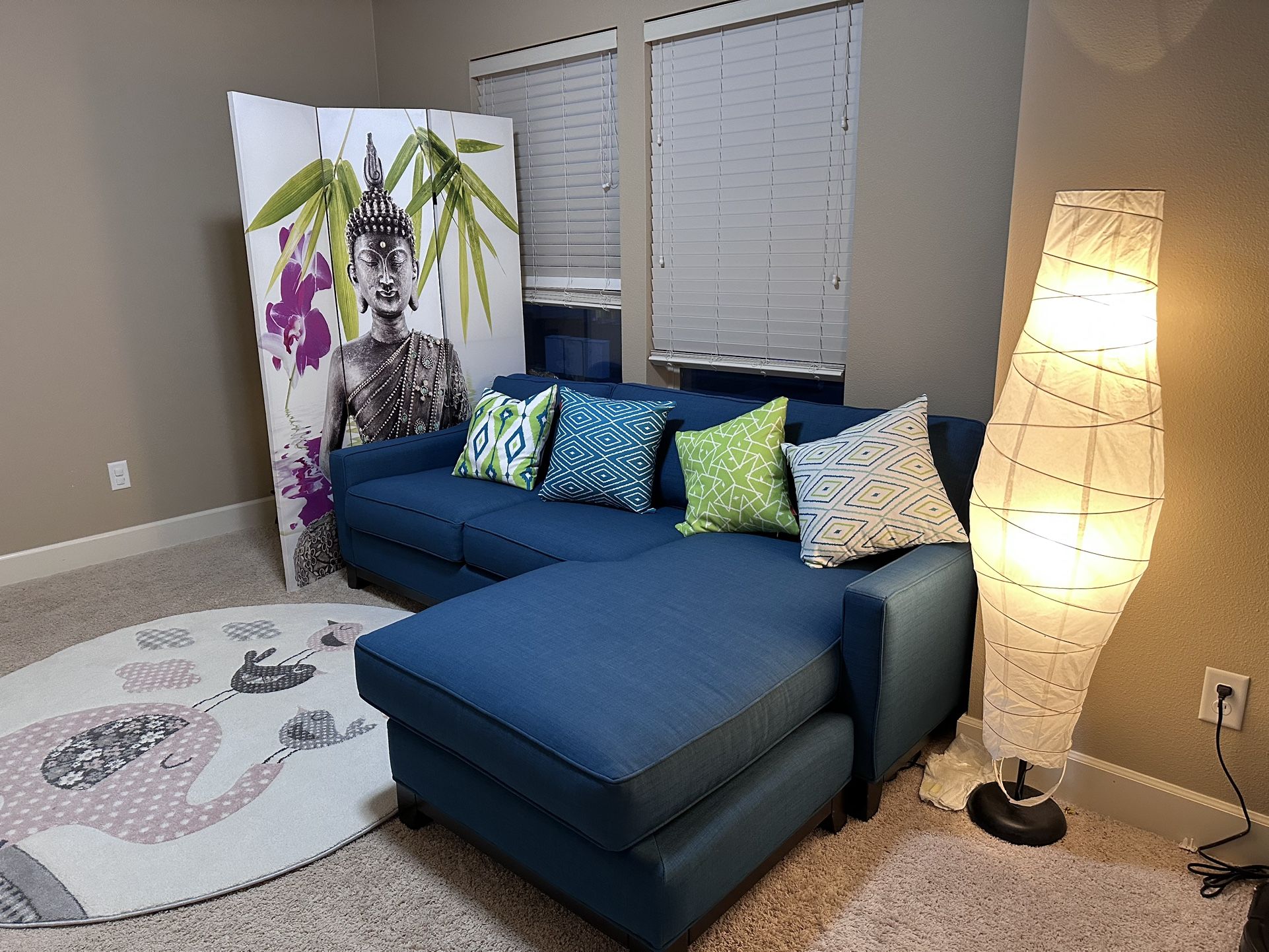 Like new Reversible Chaise sectional sofa in peacock blue Color + pillows