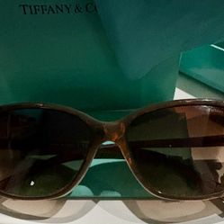 Tiffany And Co. Tip Corner Eye Sunglasses 