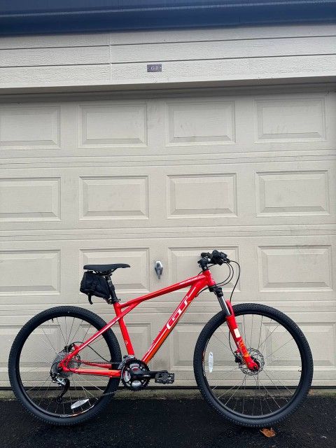 GT Men’s Ricochet Sport 27.5” Mountain Bike – Medium Frame - Bicycle