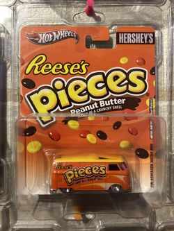 Hot Wheels Reese’s Pieces T1 Bus Panel Premium