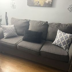 Very Nice Sofa And loveseat 2 Pieces For Sale!