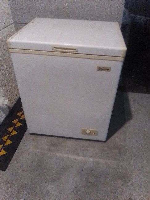 Magic Chef Deep Freezer 5.1 Cubic Feet