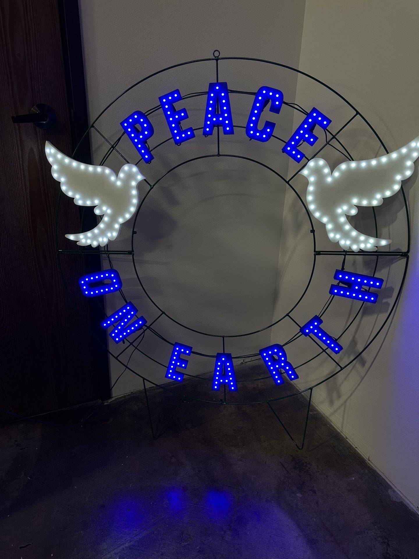 40” Peace On Earth Icon Sign 
