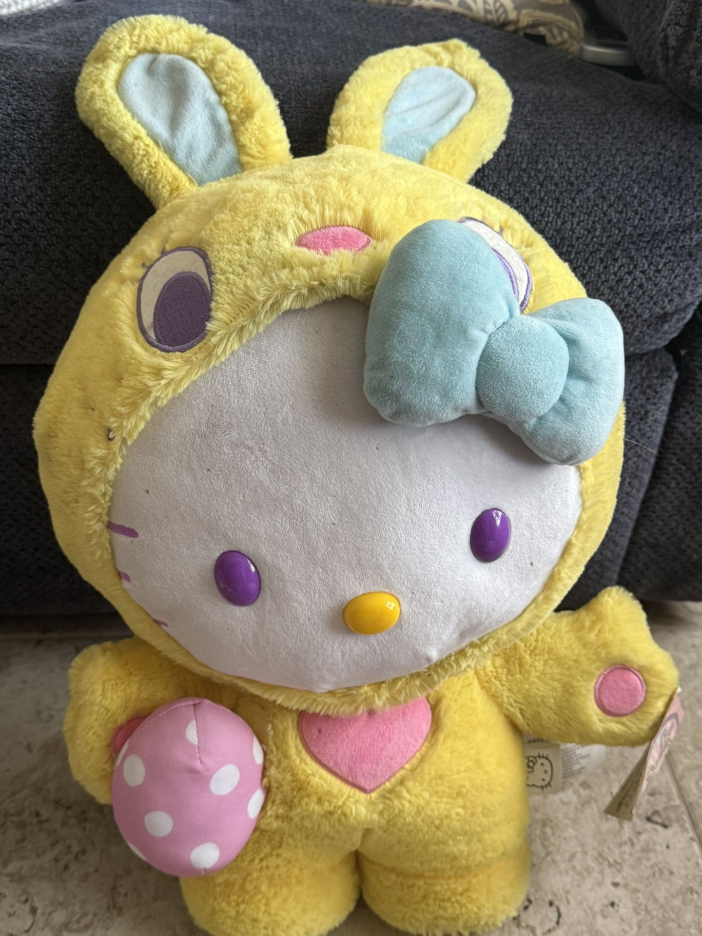 hello kitty easter greeter