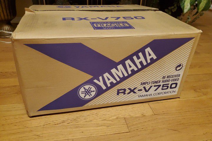 Yamaha RX-V750 AV Receiver