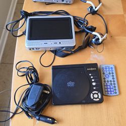 Insignia IS-PDDVD7 Portable DVD/CD/MP3 Player Set w/ 2 Screens, Cables and Bag 