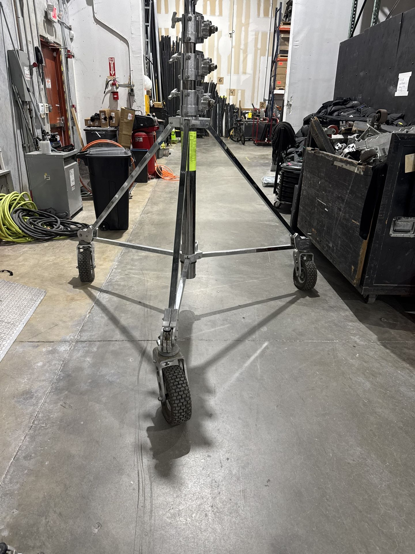 heavy-duty cine lighting support