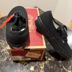 Vans Authentic Black/Black Sneakers – Men’s Size 4 / Women’s 5.5 – New in Box