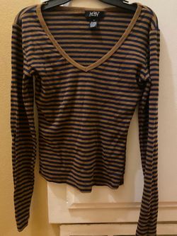 Brown stripped junior’s shirt