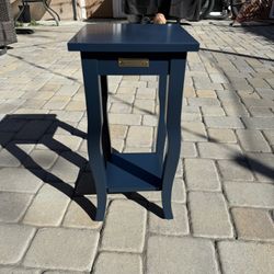 Kate and Laurel Lillian Wood Pedestal End Table Curved Legs with Shelf, Navy Blue