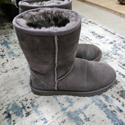 UGG Women’s Classic Gray Sheepskin Boots – Size 8  Authentic UGG gray suede