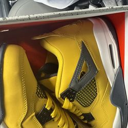  Men’s Size 10 Yellow Air Jordsn 4 