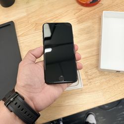 iPhone SE 64GB black  Unlocked