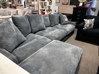 Deep seating couch! $899 🚨🔥 Easy Financing!