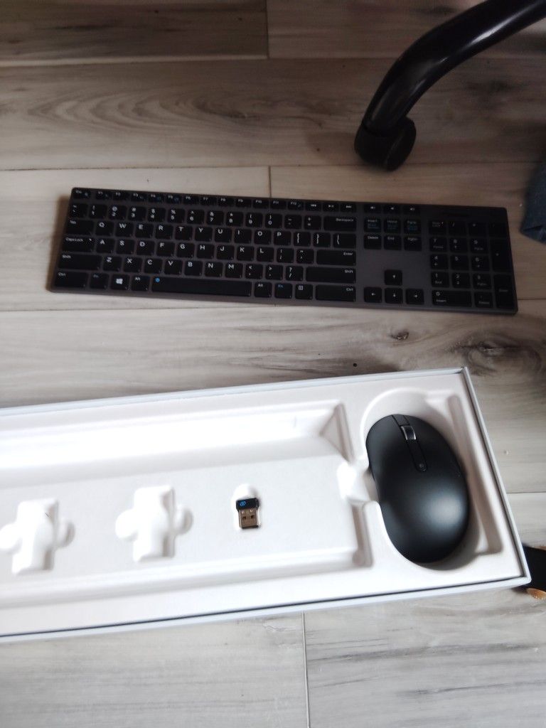 Dell Km717 Premier Wireless Keyboard and Mouse