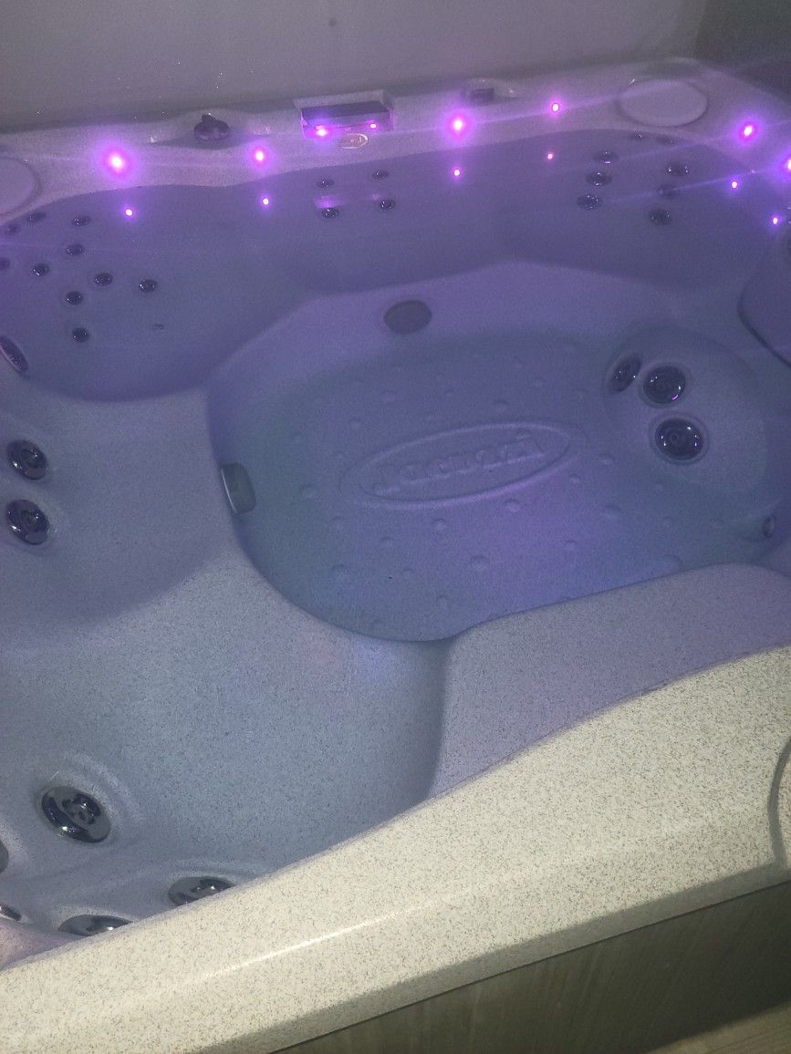 Jacuzzi Brand, Hot Tub/Spa for Sale in Huntington Beach, CA OfferUp