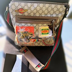 Authentic Gucci 406408 Courrier GG Supreme Canvas Messenger Bag