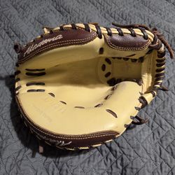 Akadema praying mantis catchers mitt