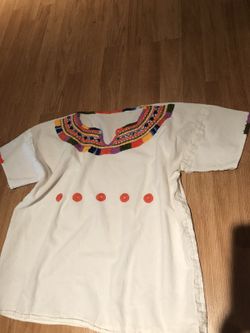 Muy bonita blusa con bordado a mano!!