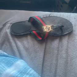 Selling Gucci Sandals 