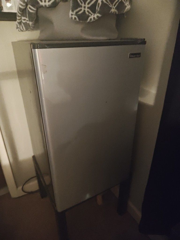 Magic Chef Mini Frig Stainless Steal