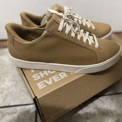 NEW Kizik Size 8.5 Men’s / 10 Women’s WIDE Irvine Sneakers