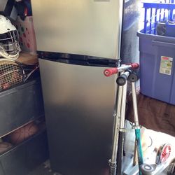 Frigidaire 7.5 Cu Ft Refrigerator 