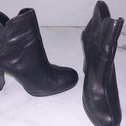 Women's Simply Vera Black Ankle Boots 7M
