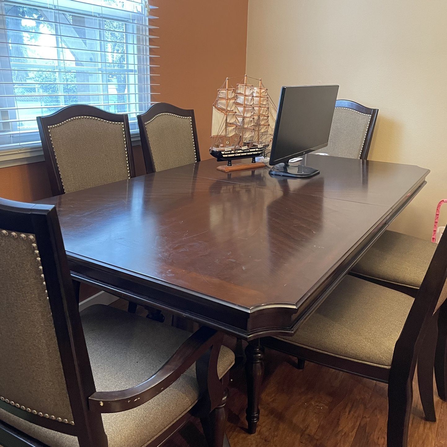 Dining table set