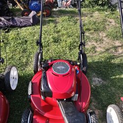Toro Lawn Mower Self-propelled Big Briggs & Stratton Motor 6.5 Horsepower Easy Start Automatic Choke Fairly New No Grass Catcher