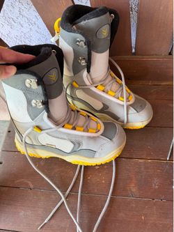 Snowboarding boots size 7