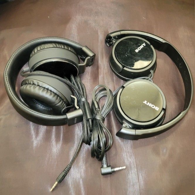 2x 3.5mm Wired Headphones