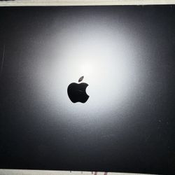 MacBook Pro 15” (2019) – 16GB RAM / 256GB SSD / i7 – Excellent Condition!