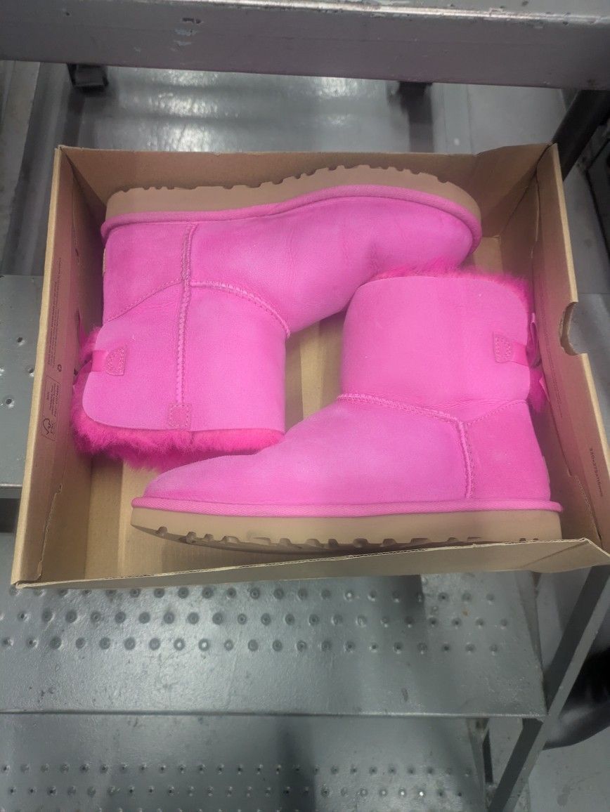 UGGs Mini Bailey Bow ll Pink Suede Boots - Size 8