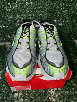 Nike Air Max Plus Sneakers Silver Volt