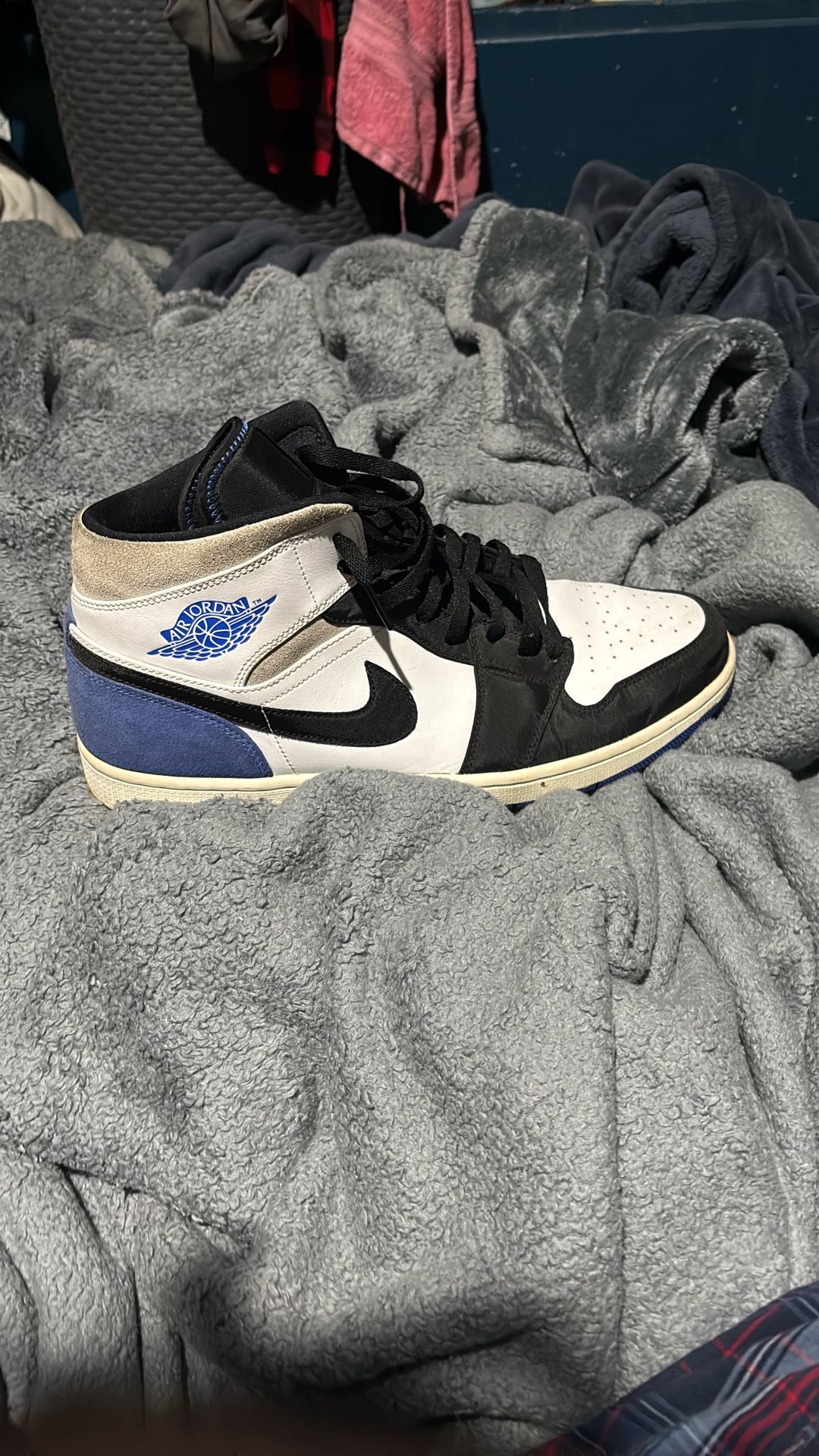 Jordan 1 Mid SE Purple 