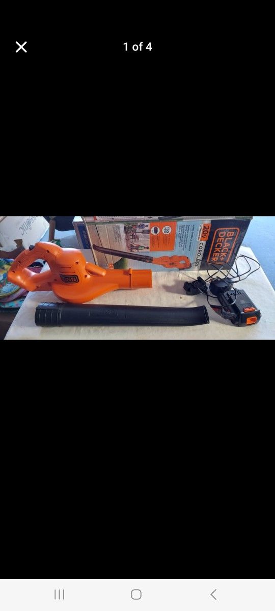 Black & Decker LSW221 20v Max Cordless Lithium Ion Sweeper
