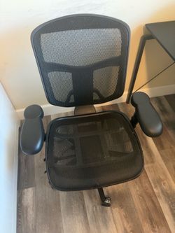 Mesh Ergonomic Office Chair – Adjustable Arms & Lumbar Support
