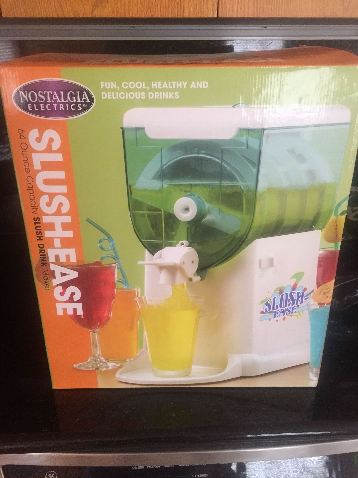 NOSTALGIA ELECTRIC SLUSH EASE