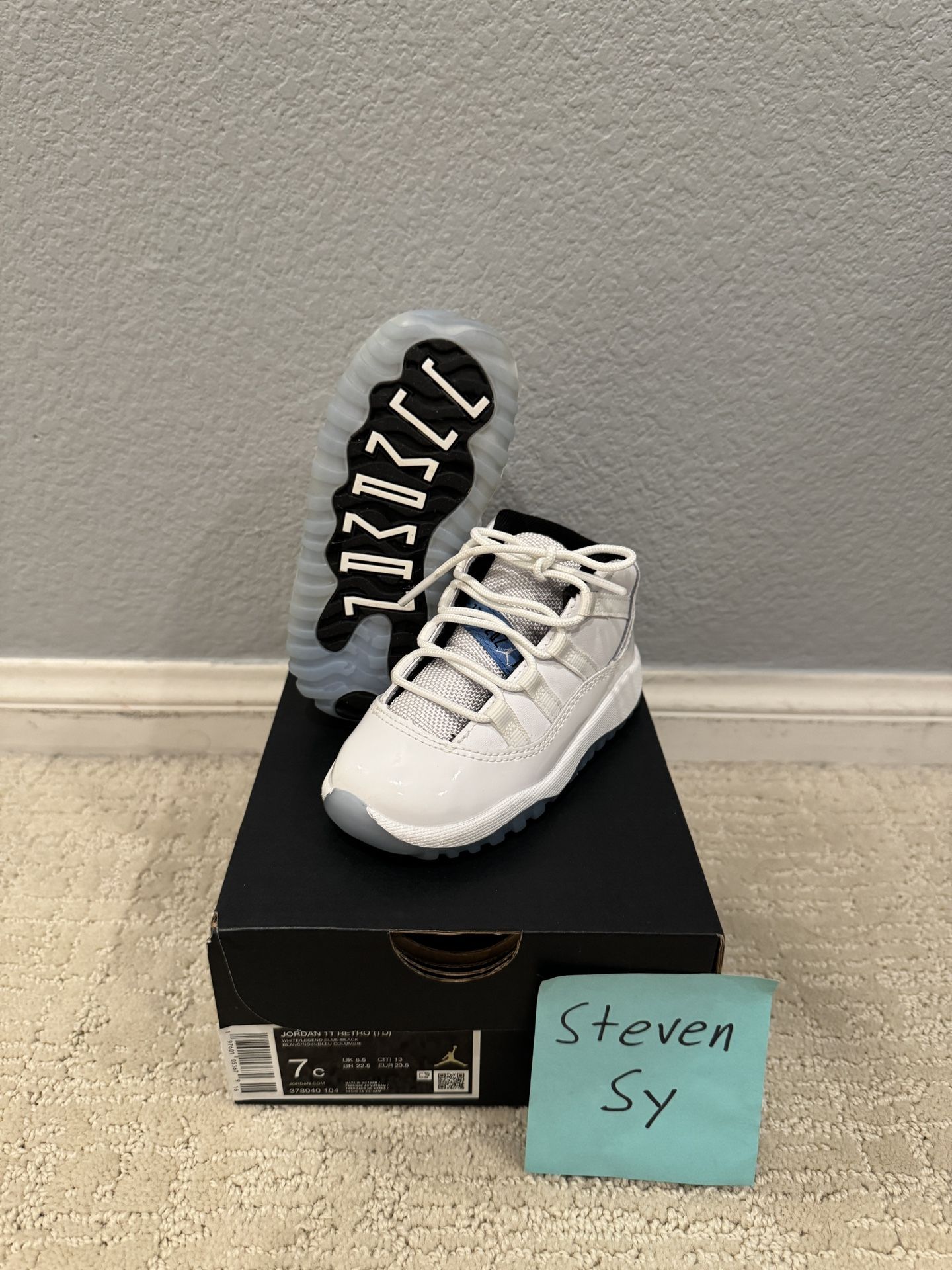 Jordan 11 Retro Legend Blue (size 7C)