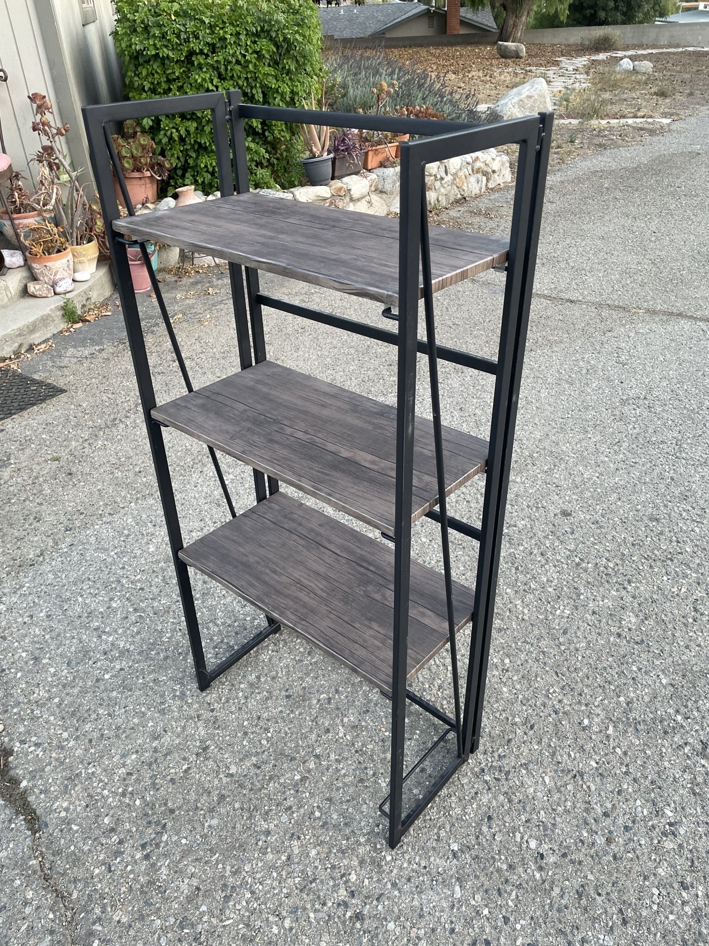 Metal bookshelf with wooden shelves (3)