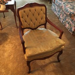 Beautiful Mid-Century Accent Chair 