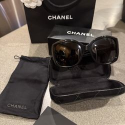 Like New Authentic Chanel Sunglasses With Hard & Soft Cases, Box, Lens Cloth & Bag Read Post Before Messaging 