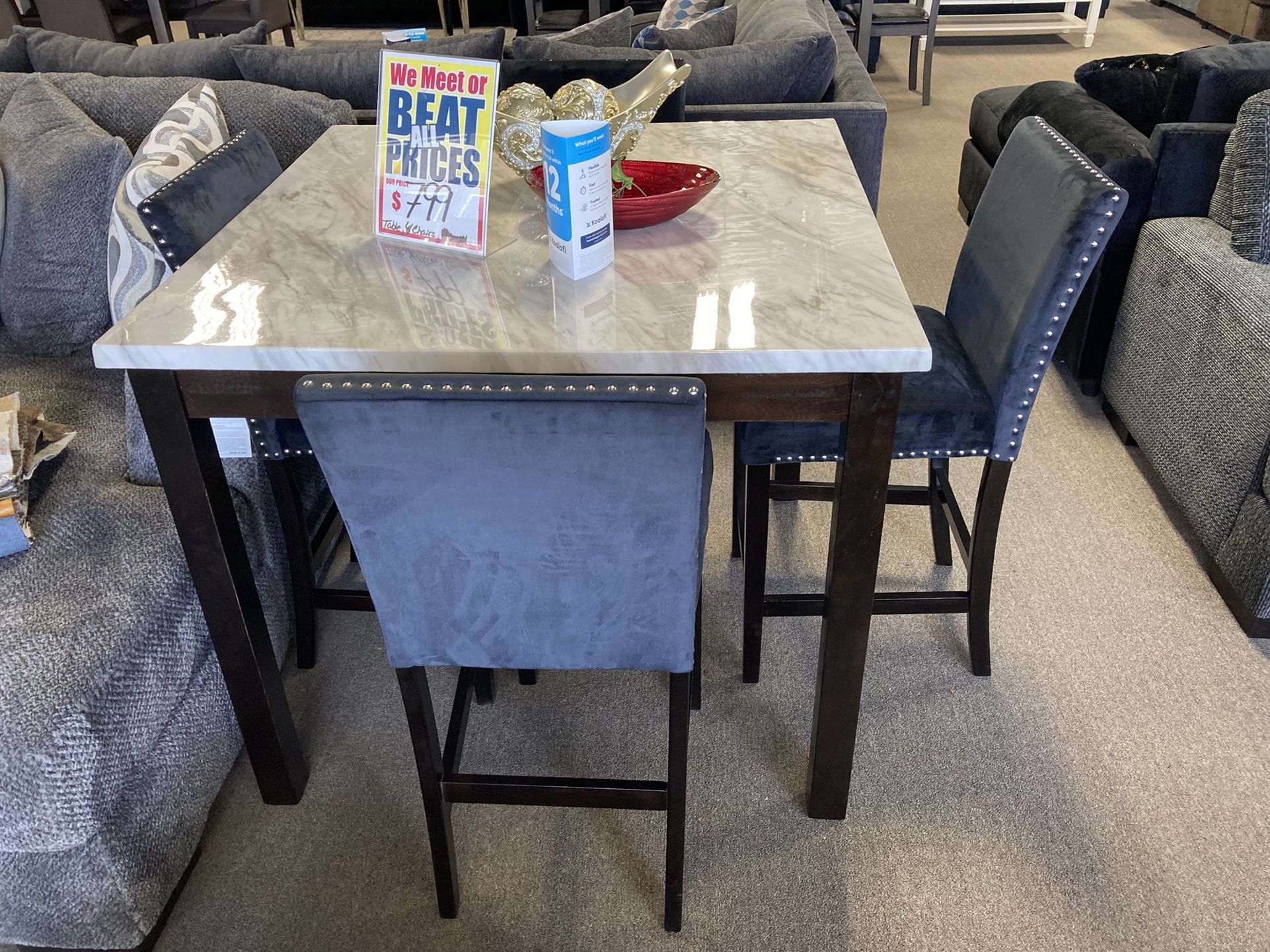 Lovely Dining Set ✨🤍Easy Financing Available ✨☀️